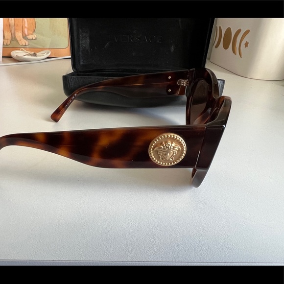 Versace sunglasses - Picture 3 of 4